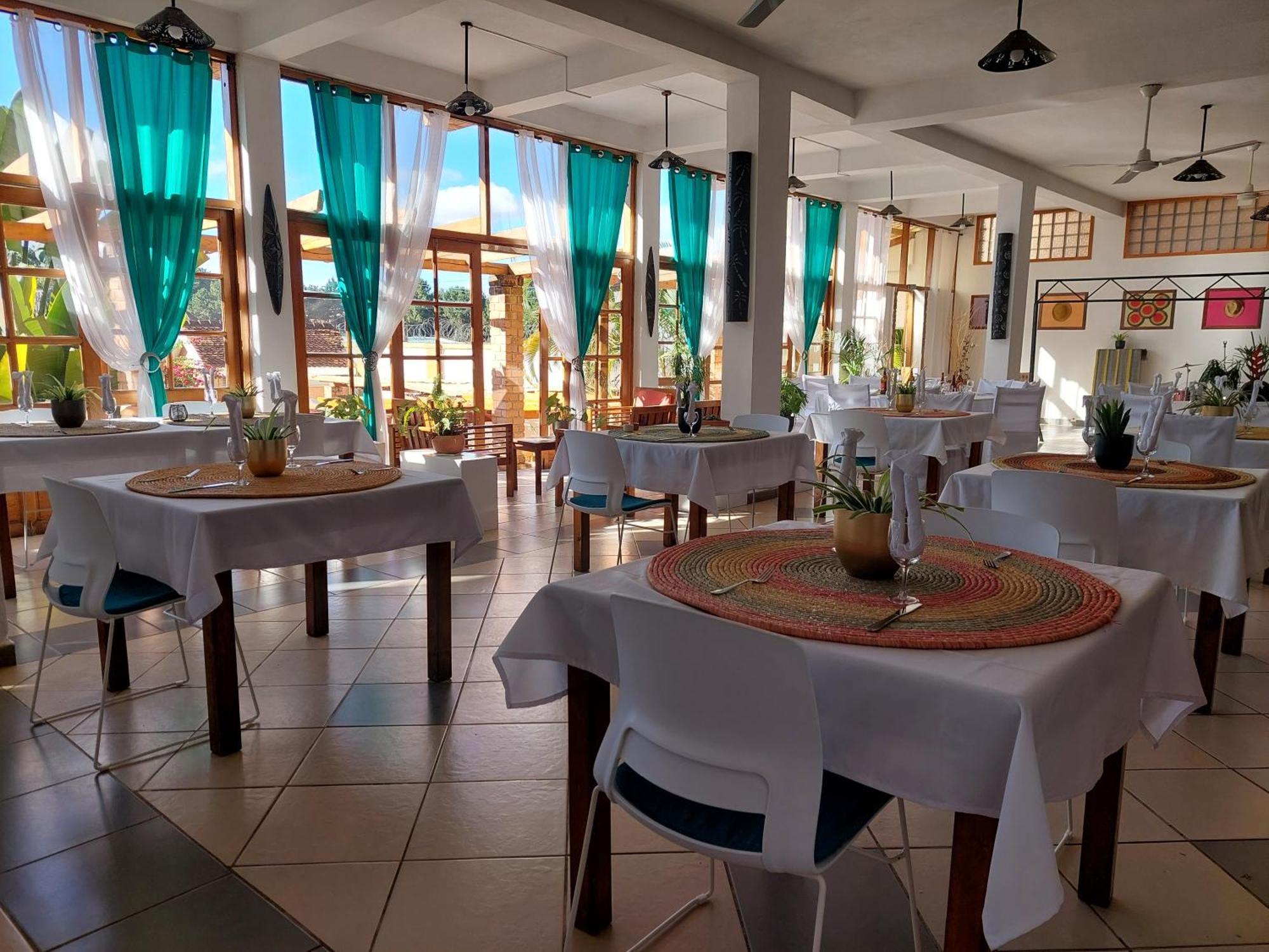 Island Continent Hotel Ivato  Εξωτερικό φωτογραφία